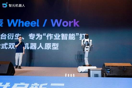 彭志辉发布灵犀X2-W轮式双臂机器人原型