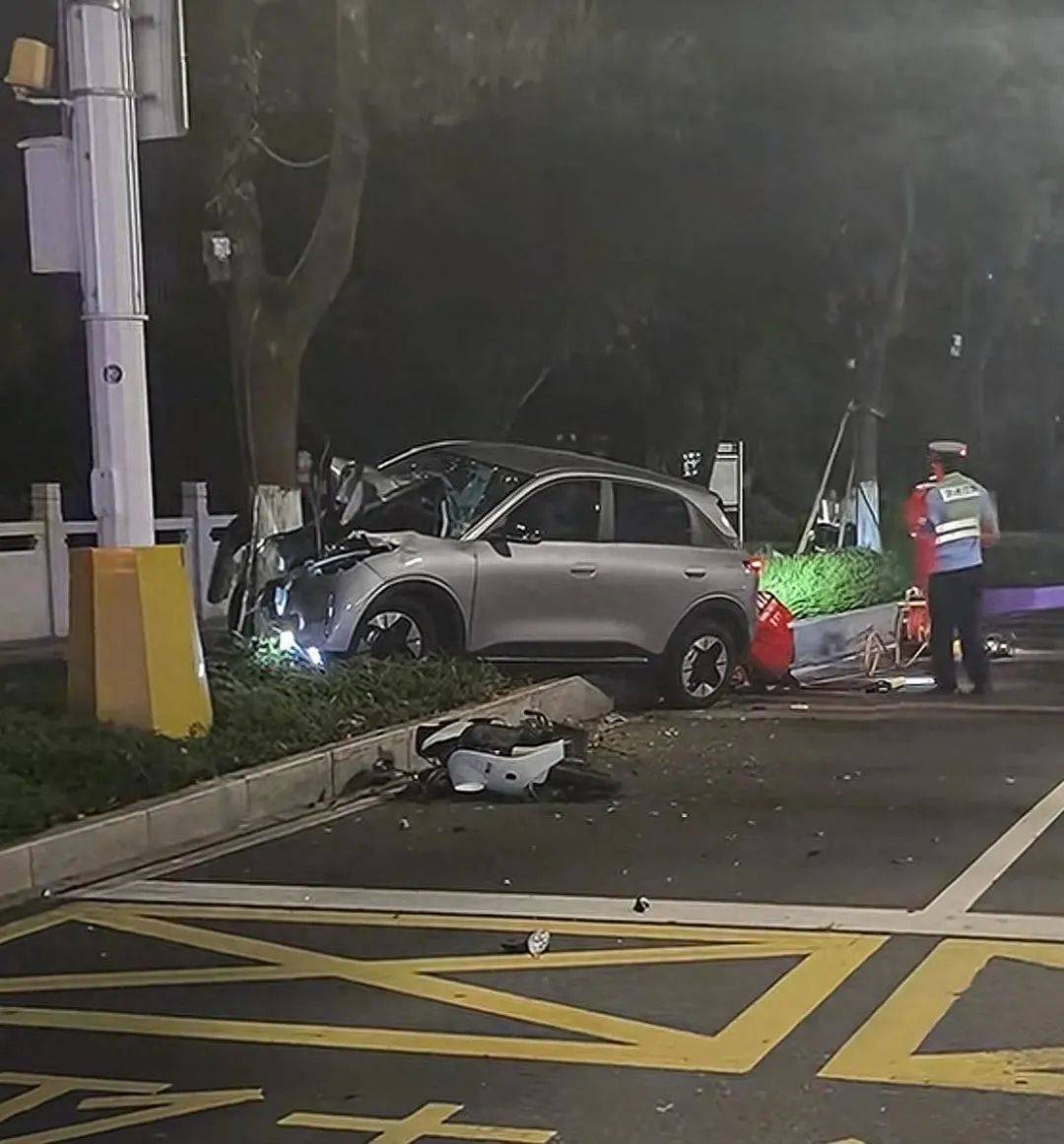 苍南代驾司机撞倒2名骑电动车女生,致2人死亡?殡仪馆称接到两具遗体