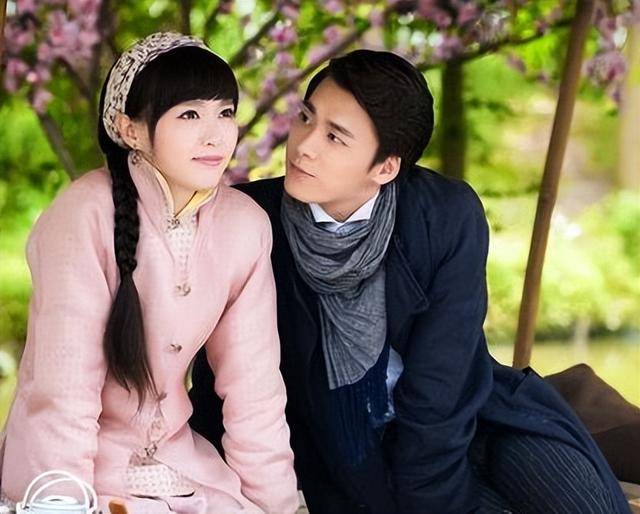 第二年李易峰又与另一当红女星唐嫣合作年代偶像剧《活色生香》
