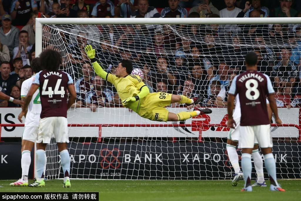 英超扑救之王:拉亚与维卡里奥的无敌之姿