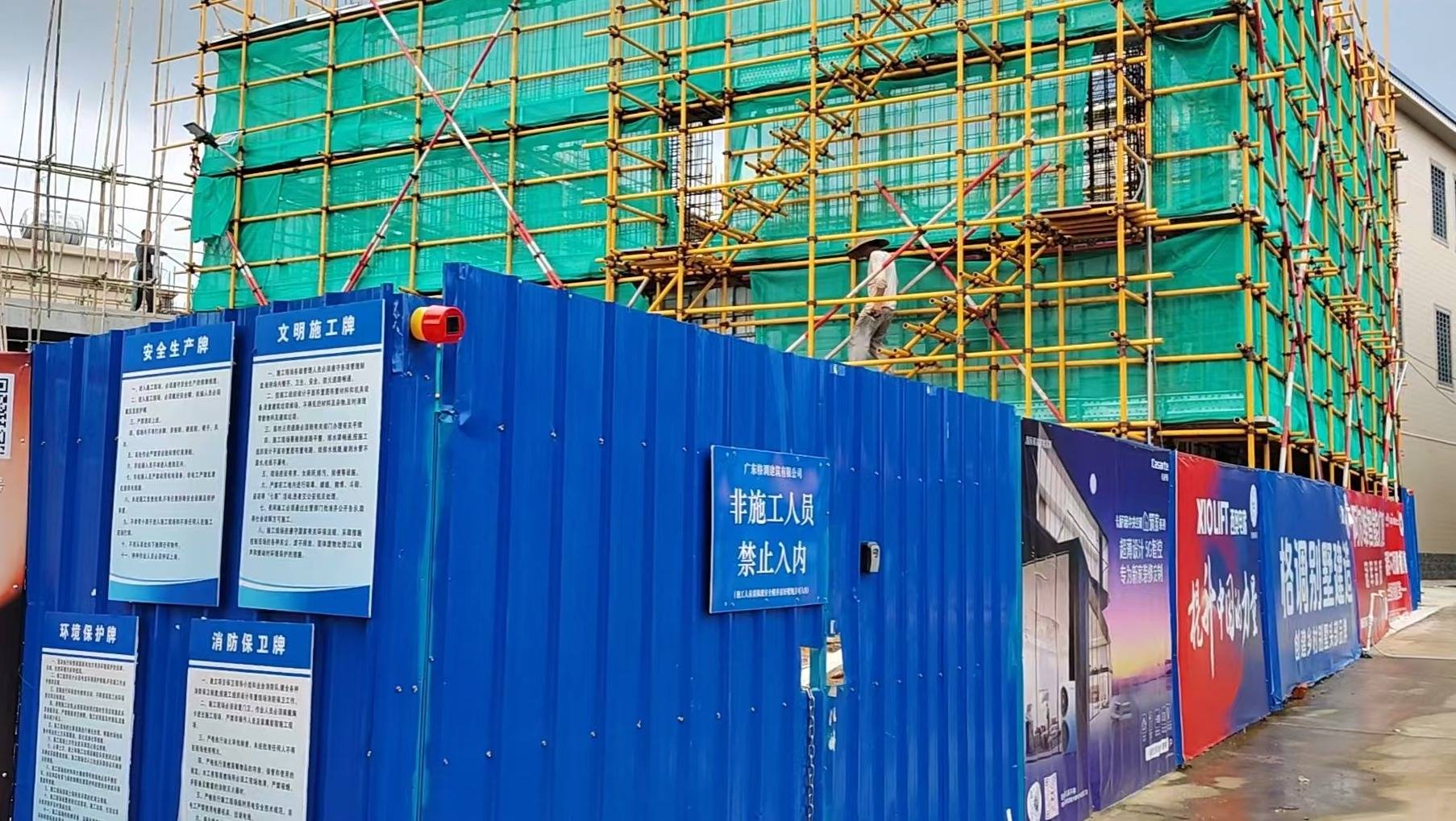 全红婵新家将开始二楼浇筑，全父骑车送瓜给工人消暑，谈网友监工：没压力，顺其自然
