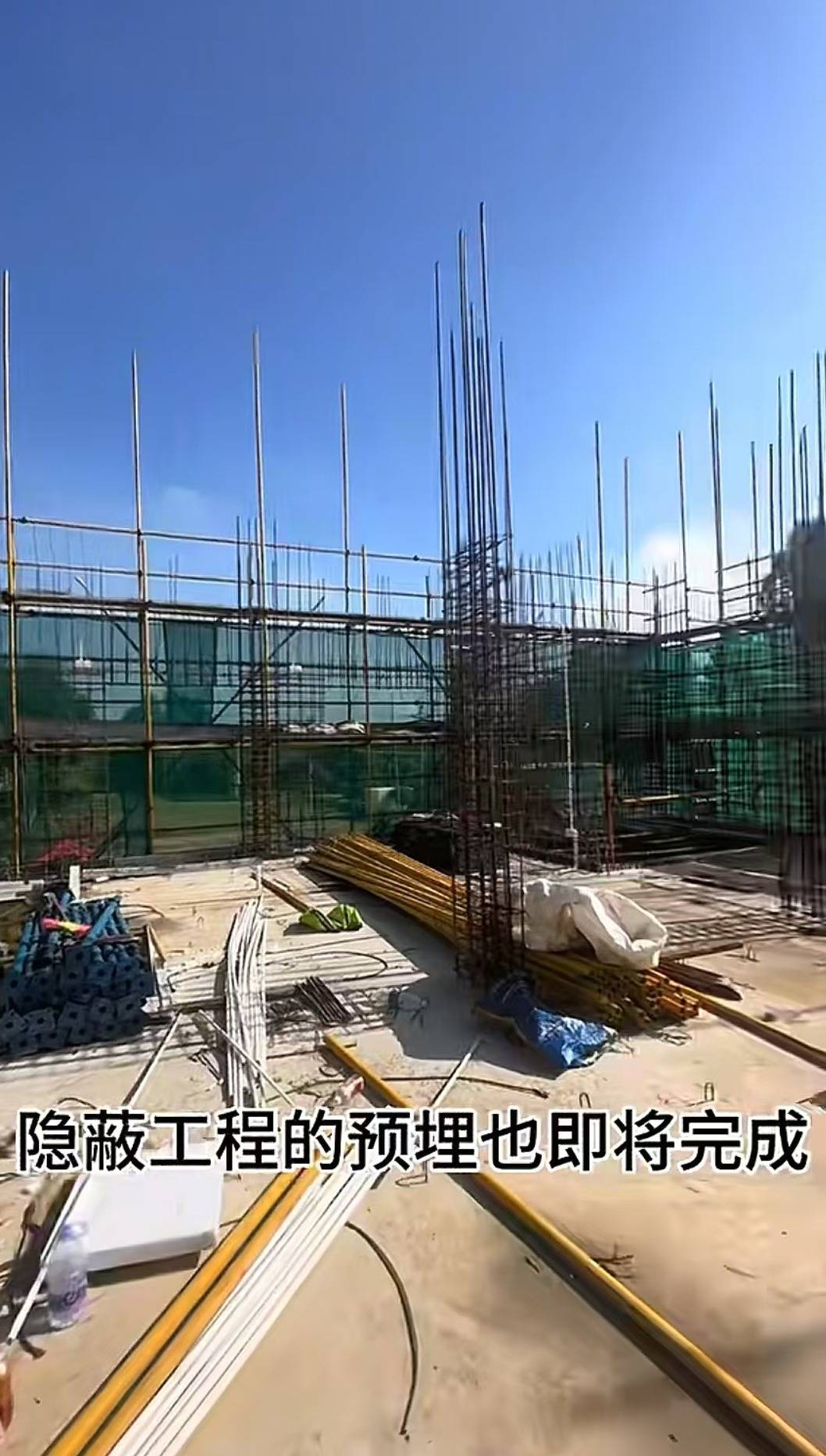 全红婵新家将开始二楼浇筑，全父骑车送瓜给工人消暑，谈网友监工：没压力，顺其自然
