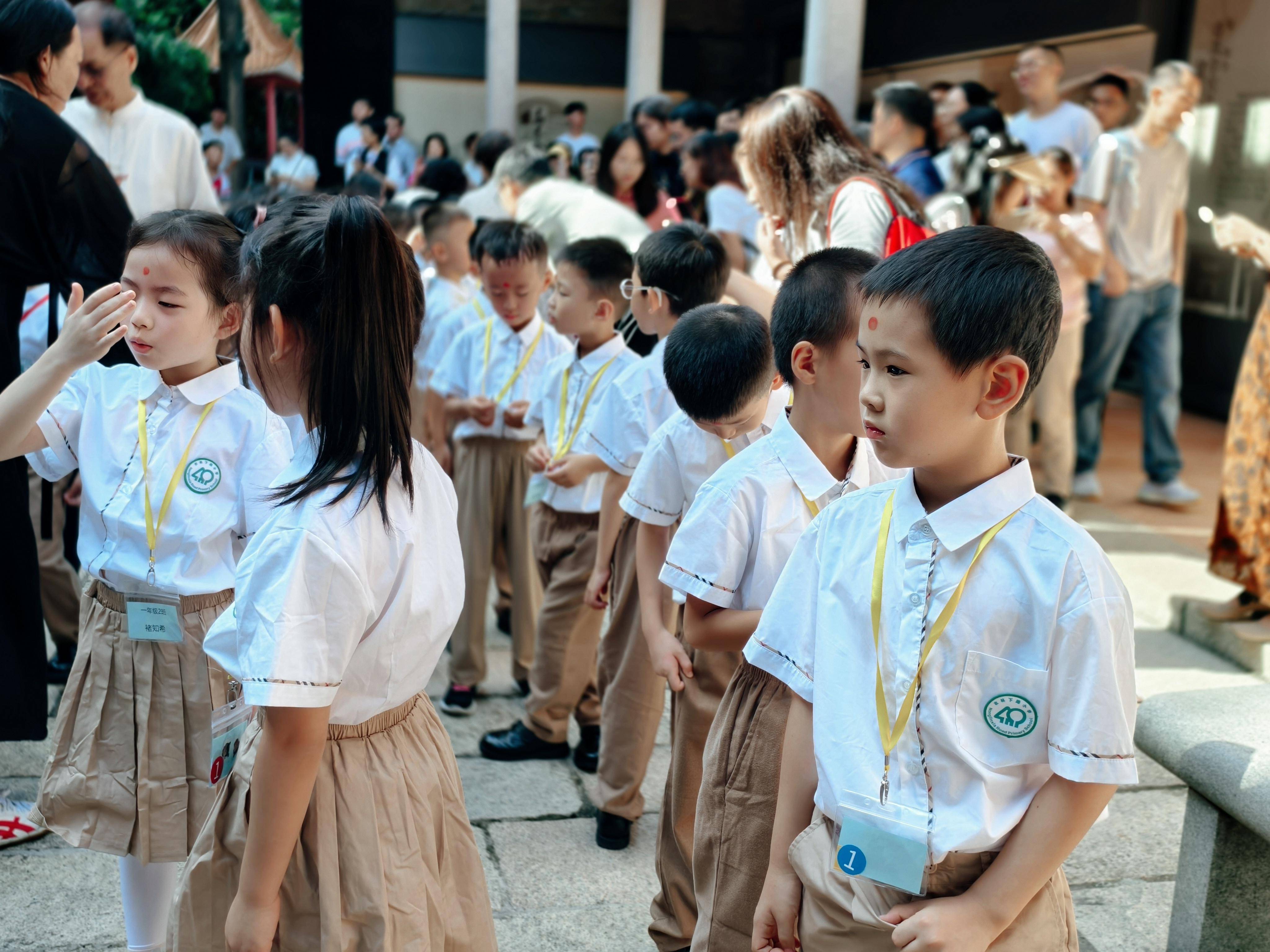 开笔破蒙，击鼓明志！越秀区农林下路小学新生迎“开笔礼”