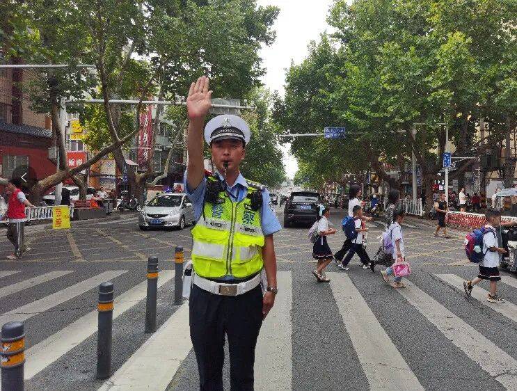 郑州交警紧急提醒：下周一，请提前出门！