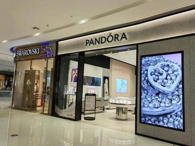 伟德国际潘多拉中国遇冷销量连跌门店缩减国货崛起成新宠
