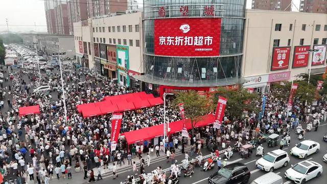 刘强东吃大排档，用塑料大碗喝散装白酒，京圈前女友肠子都悔青了
