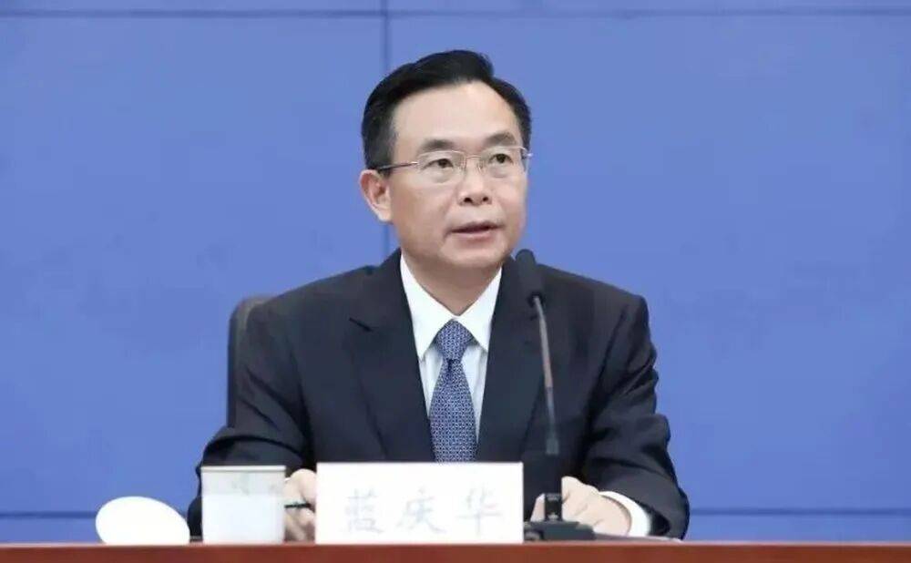 重庆市政协党组成员、秘书长蓝庆华被查，彭水任期内发生“彭水诗案”后被免职