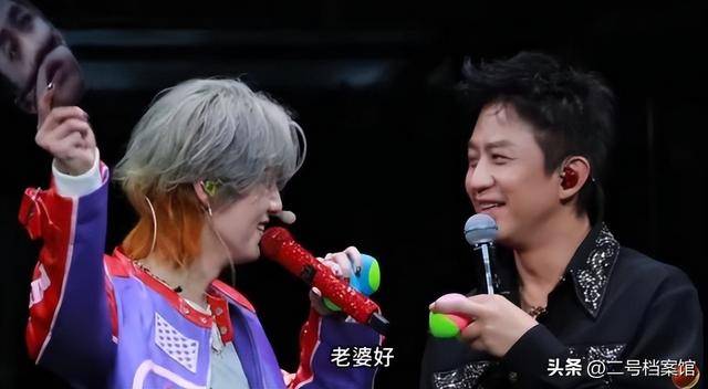 关系藏不住了？鹿晗演唱会喊“老婆好” 和关晓彤的分手传闻见分晓