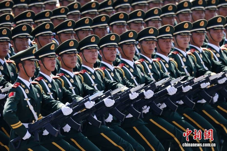 【中新画报】钢铁为笔 天空为卷 震撼回顾抗战胜利70周年阅兵