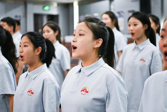 北京日报独家揭秘 | 3000人合唱震撼全场，揭秘声乐“小白”如何速成合唱高手？
