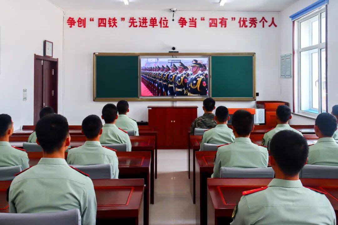 武警部队官兵收听收看纪念中国人民抗日战争暨世界反法西斯战争胜利80周年大会