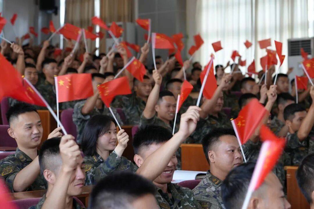 武警部队官兵收听收看纪念中国人民抗日战争暨世界反法西斯战争胜利80周年大会
