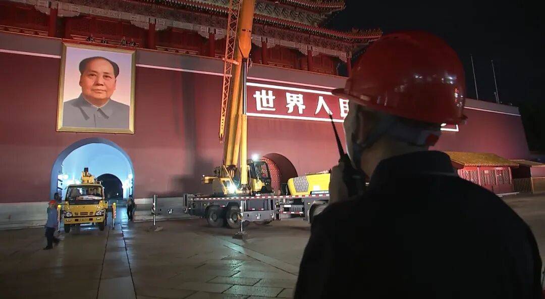 天安门城楼毛主席画像“换新”