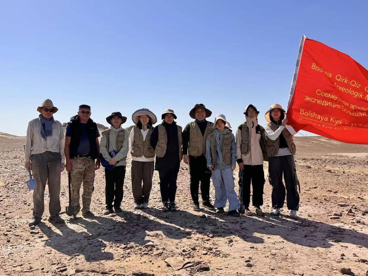 中亚腹地合作考古浙大艺术与考古学院师生“沙漠寻踪”