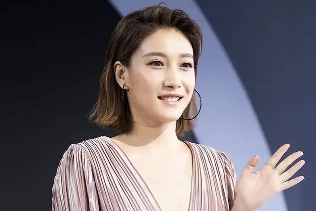 为何长相平平却资源不断？冯小刚评价一针见血，被低估的星二代！