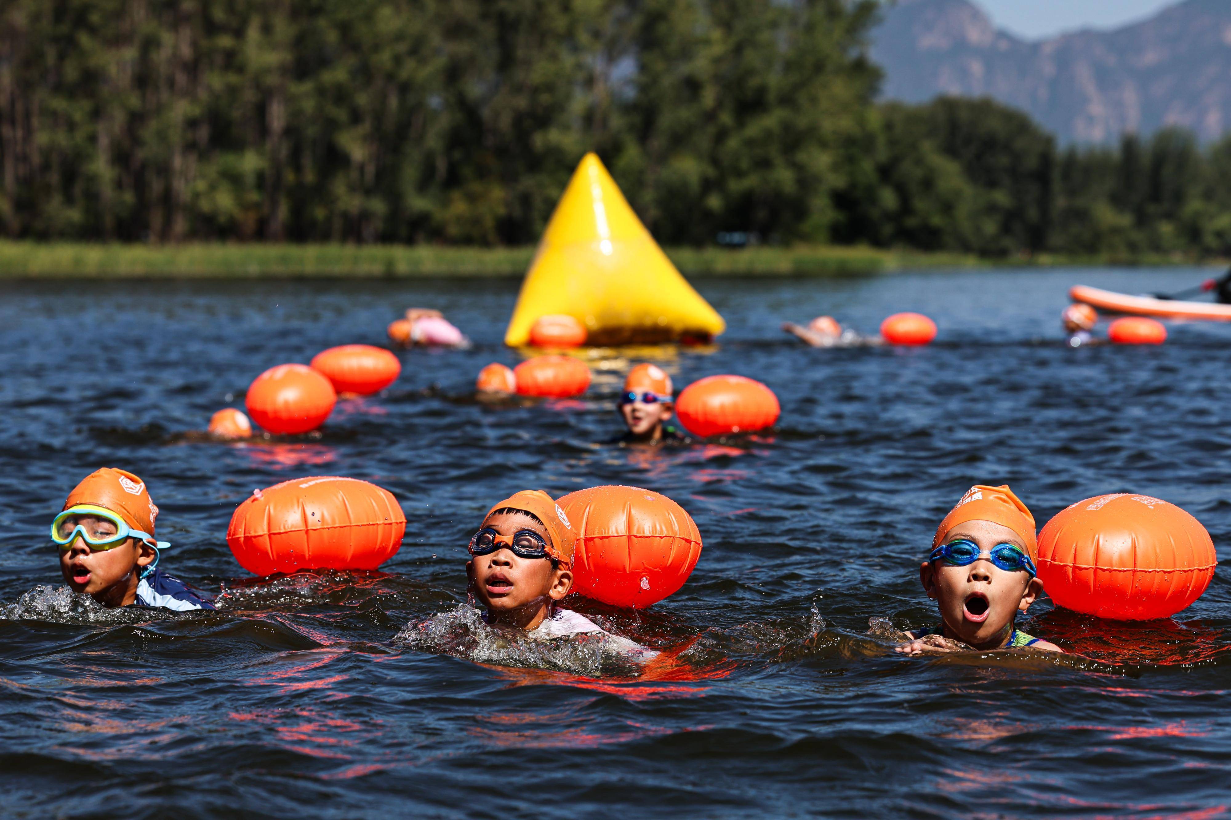 勇士部落2025青少年铁人三项赛落幕 百余名"小铁人"完成比赛