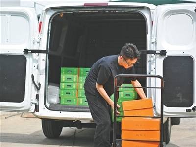 新能源汽车如何加速驶向新农村（经济新方位）