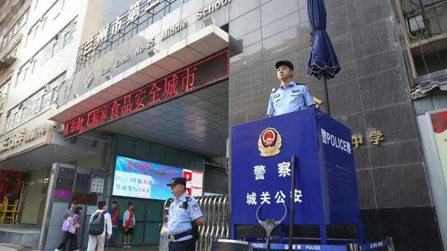 设立864个“护学岗” 兰州公安开启“全方位护学模式”