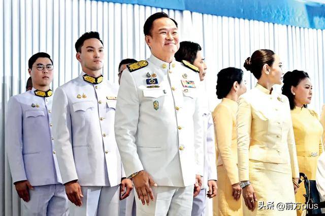 “不休假、不放假、非必要不请病假”