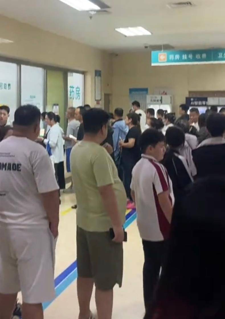 一场雷暴致患者深夜挤满廊坊多家医院，家属：10岁儿子喘不上气，一直在流眼泪