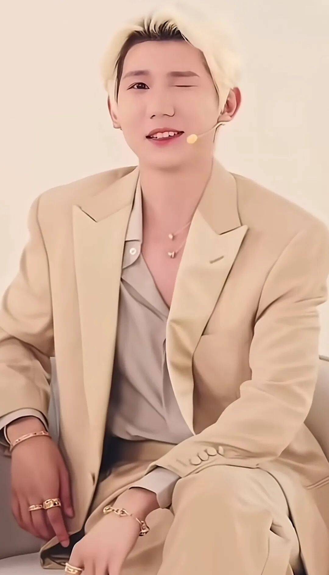 吴京王源已经是双顶流了,没异议吧?