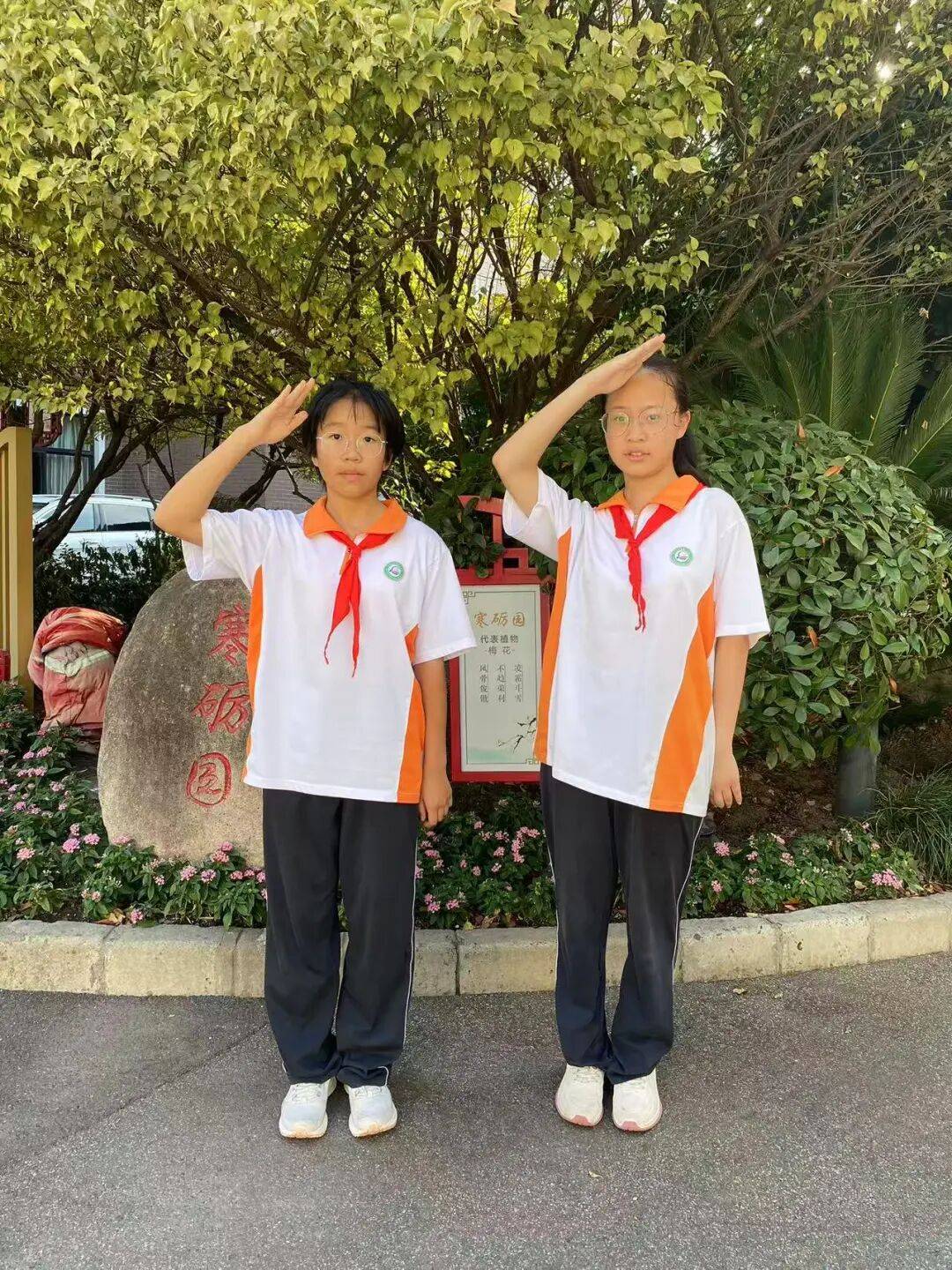 头桥校区1张嘉琪他活泼开朗热爱运动现任班级数学课代表