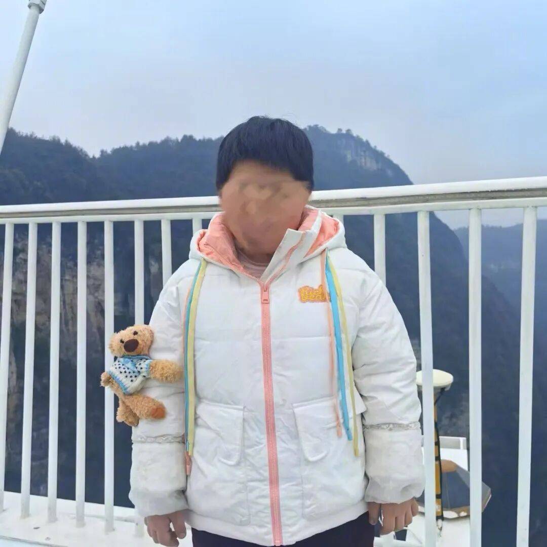 张家界15岁智力残疾女孩被火车撞亡一审庭审持续3小时，未当庭宣判，家属索赔127万；此前该路段曾有多人被撞身亡