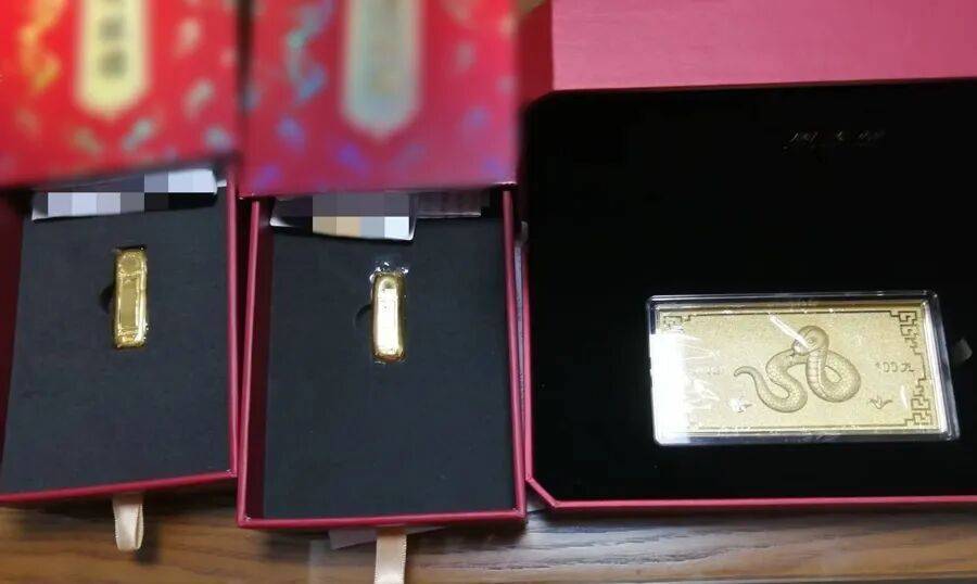 上海警方：马某（男）被抓获！拉杆箱内装了100万现金