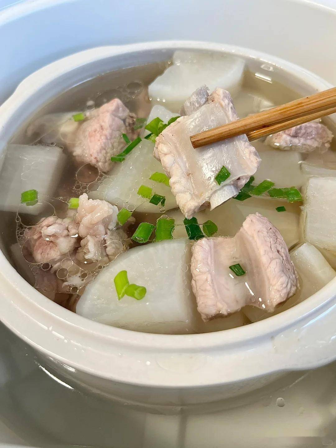 做萝卜排骨汤,切记别乱放料,教你一招,汤鲜肉嫩