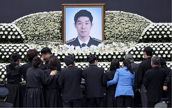 殉职韩国海警同事披露事故发生时存在“指挥失误”，李在明下令严肃调查