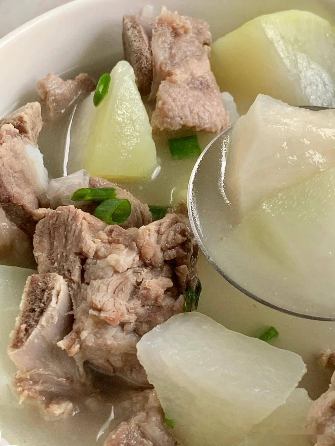 做萝卜排骨汤,切记别乱放料,教你一招,汤鲜肉嫩