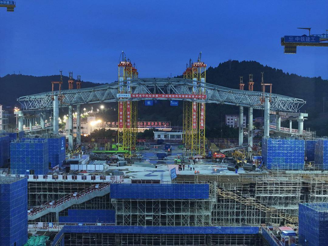 改建后面积扩大两倍 成达万高铁遂宁站北站房主体工程完工