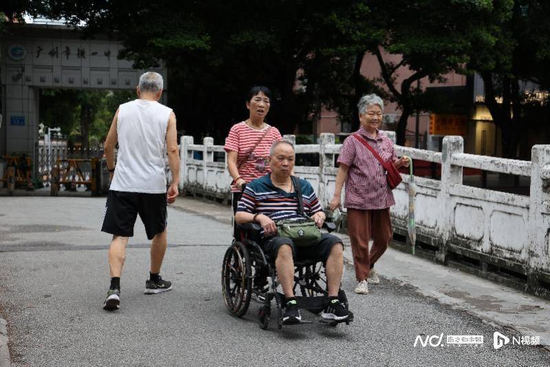 9·24“五停”中的广州市，车流人流稀疏，防风措施做足