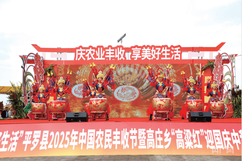 宁夏石嘴山市平罗县：高粱红遍老巷子欢歌笑语庆丰年