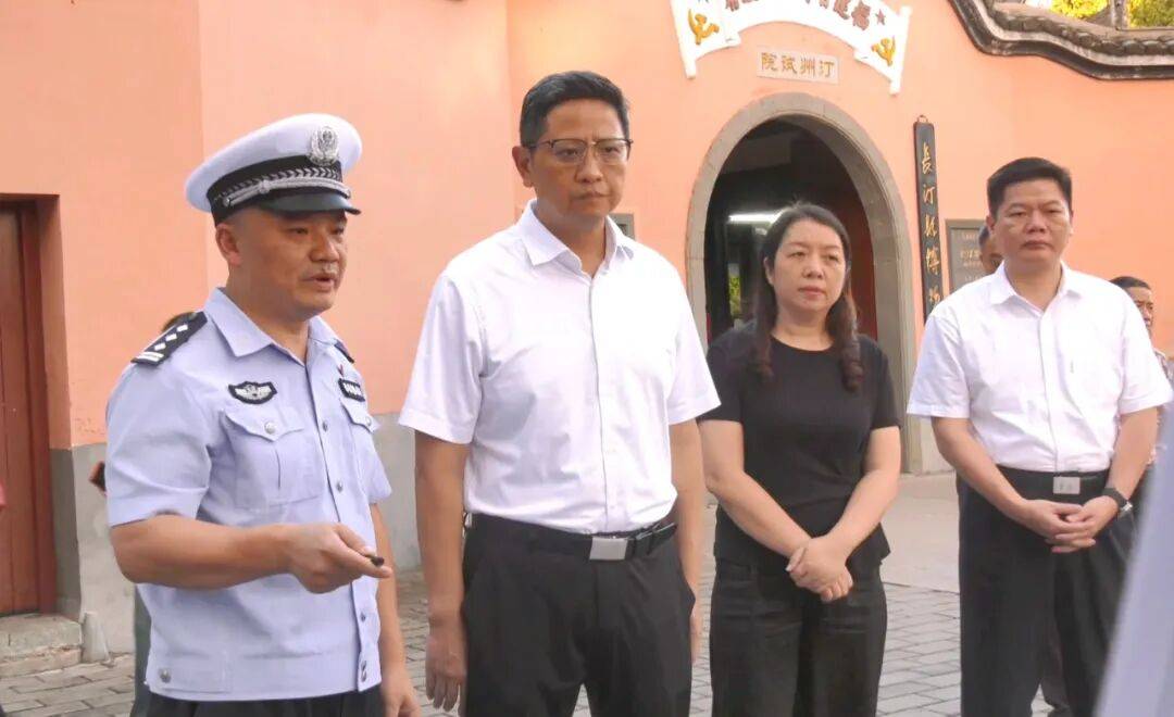 9月25日,市政府副市长,公安局局长许佳带队赴长汀县,就中秋国庆节前