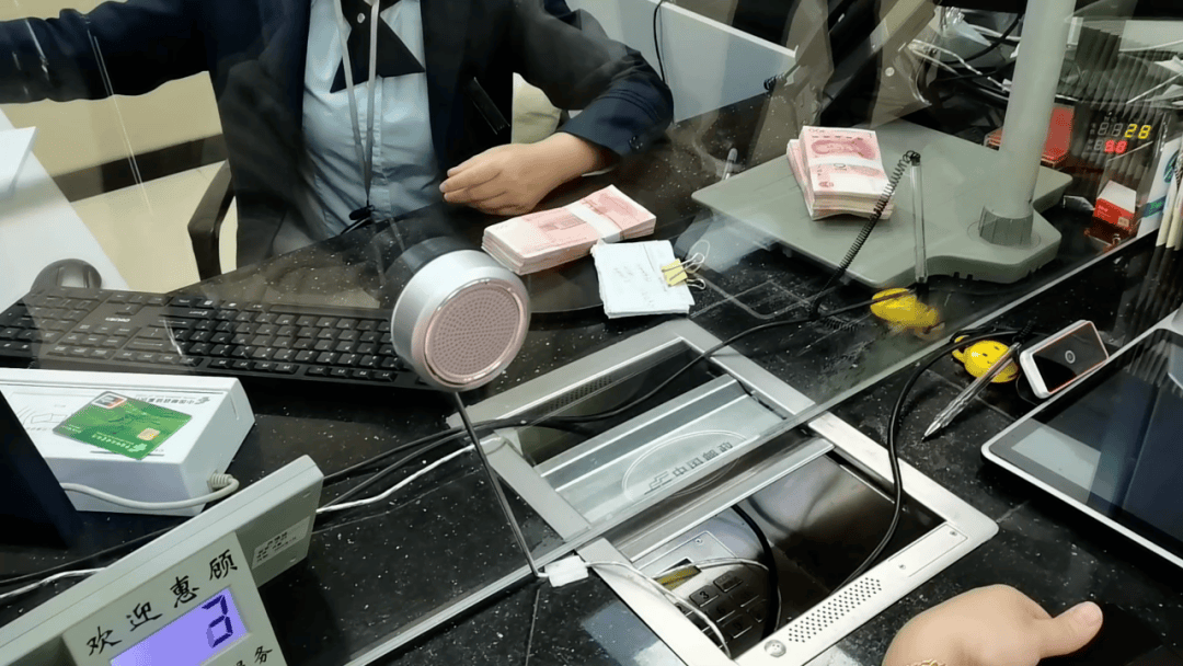 去银行取钱,总"查户口"?记住这4点,柜员听完立马办业务!