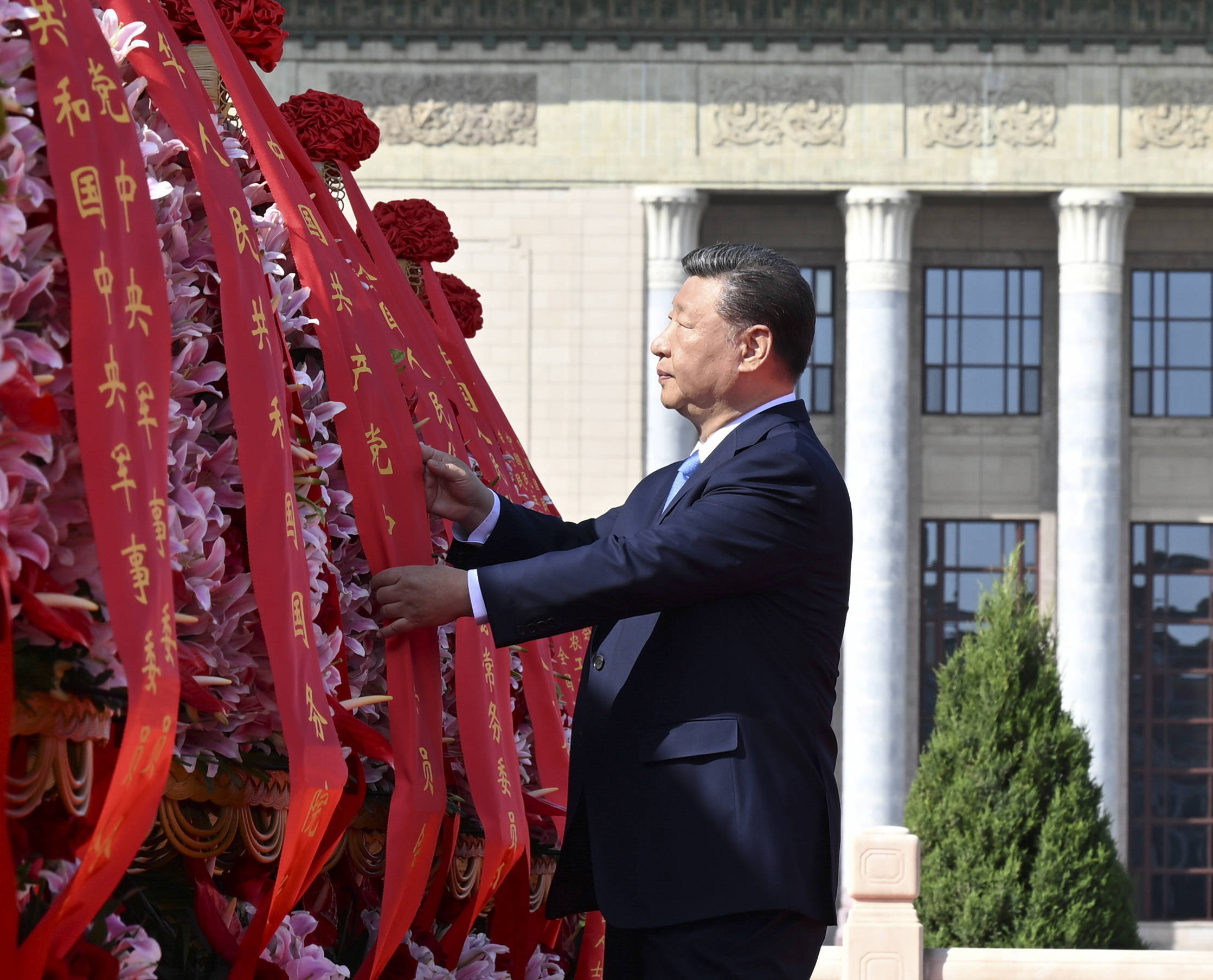 习近平等党和国家领导人出席烈士纪念日向人民英雄敬献花篮仪式