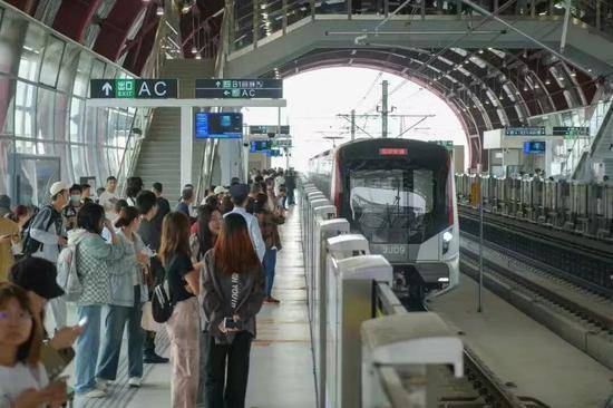 天津：市域（郊）铁路津静线运营一周年 运送乘客超520万人次
