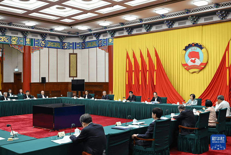王沪宁主持召开全国政协主席会议