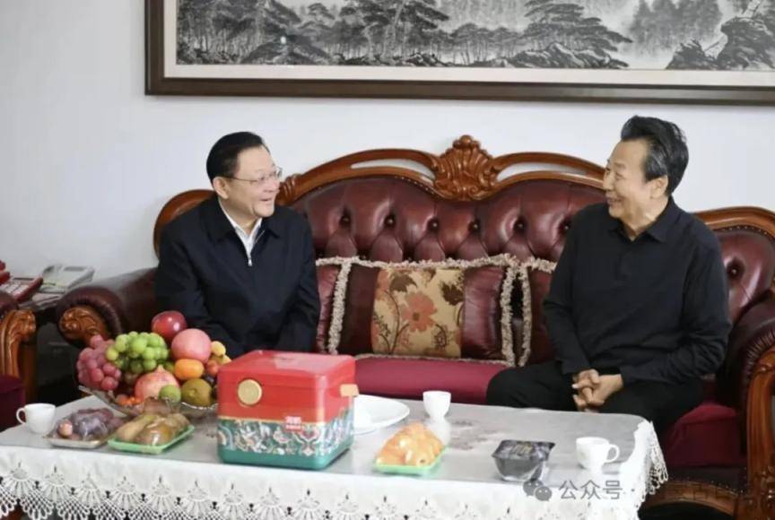王伟中看望正省级老同志