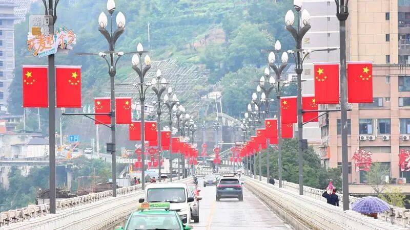 安康紫阳：千面国旗映茶乡