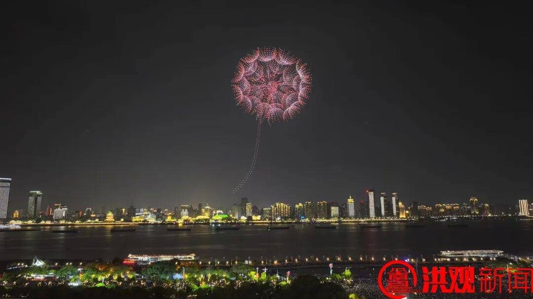 全网刷屏！这场烟花，有“亿点点”震撼！