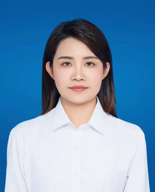 生于1988年、省委委员，黄娜履新职