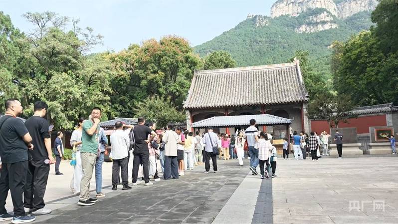 国庆假期首日，山东200家景区接待游客317.6万人次
