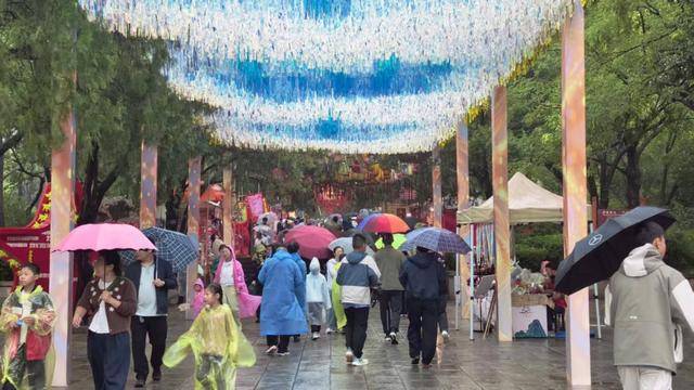 秋色满城 历下有约丨千佛山万众欢腾庆华诞