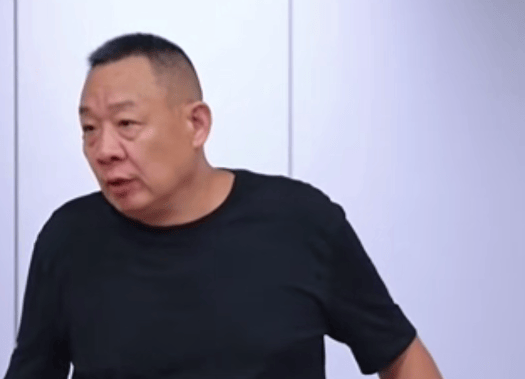 于东来面试刑释人员画面曝光：不要自卑，每个人都犯过错；此前胖东来录取30名刑释人员