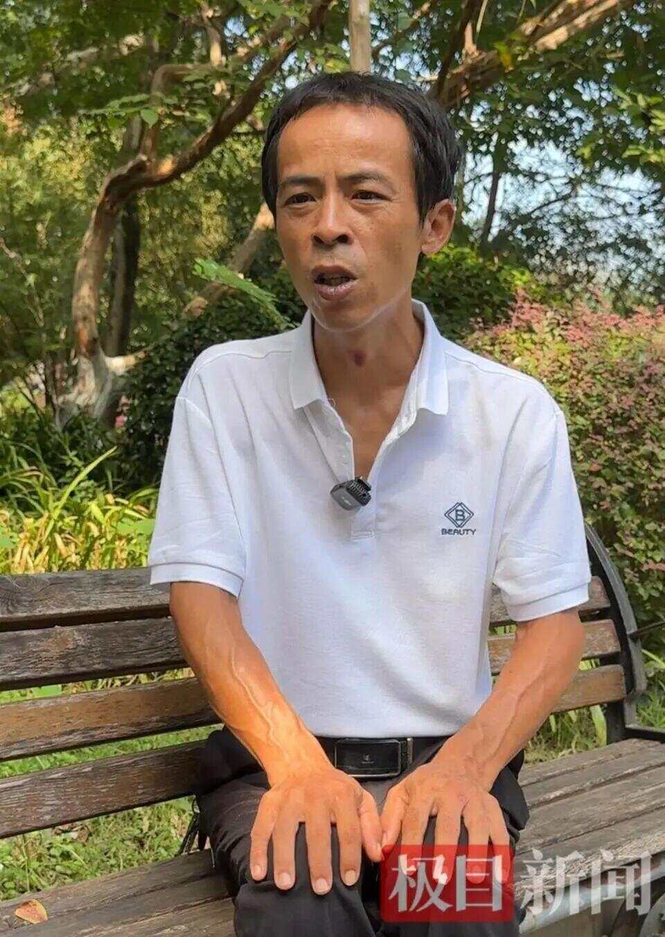 “我要窒息了”！“鸡排哥”被顾客围堵合影，无奈发声：把人按在墙角一点空气都没有了