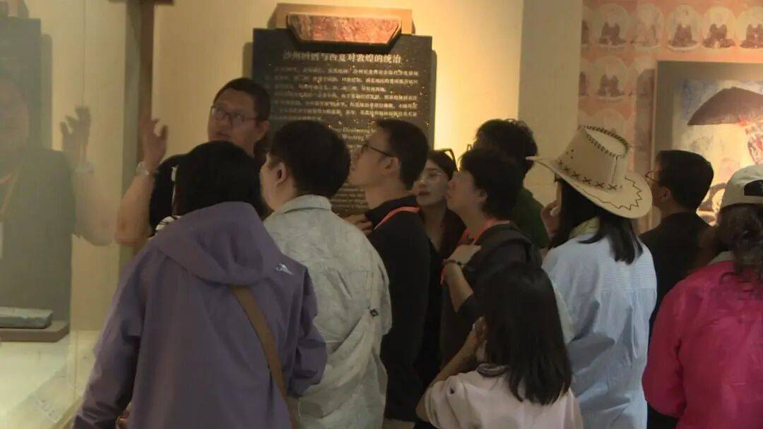 敦煌市博物馆客流创新高 文化盛宴引爆假日热潮
