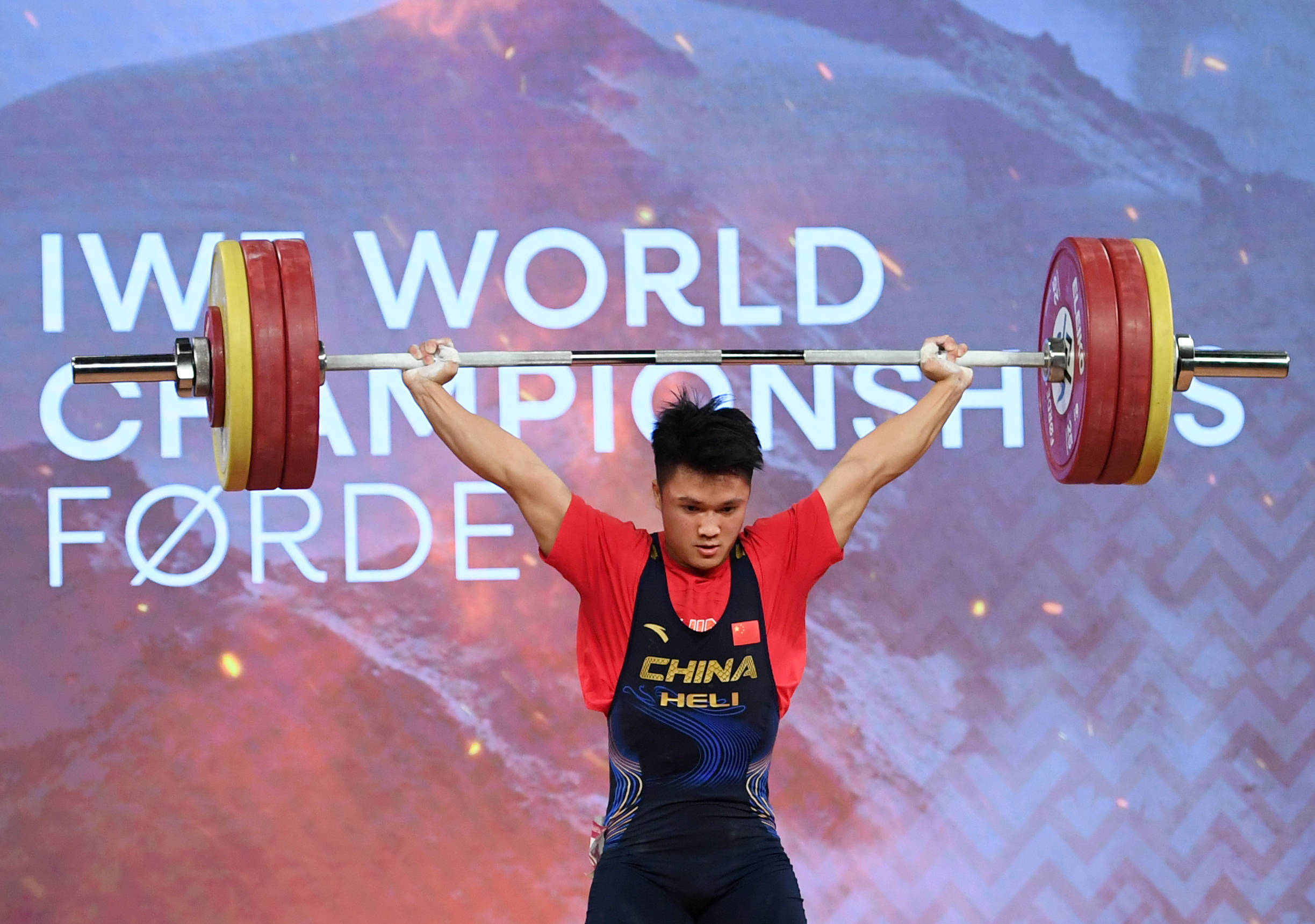 —世锦赛:中国选手何岳基获男子71公斤级抓举冠军