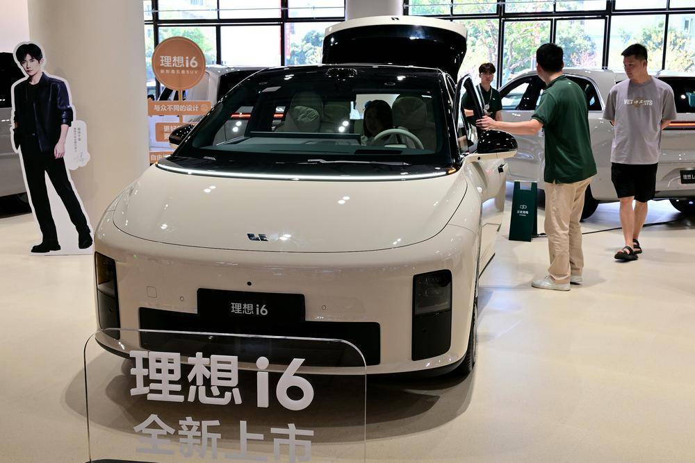 实探国庆新能源车市：多款车下定要等数月，消费者抢搭“免税末班车”